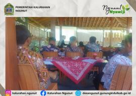 Perkuat Peran Ayah dalam Keluarga, Dukuh Se-Kalurahan Ngunut Ikuti Sosialisasi GATI di Bale Mirungan